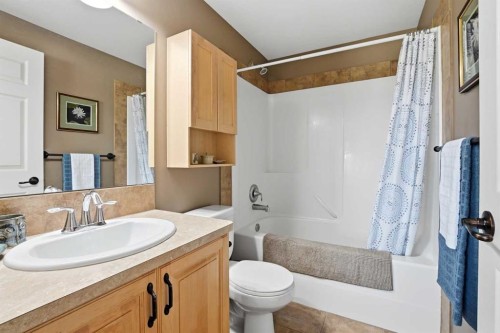 412-69 Ironstone Drive, Red Deer, AB - Indoor Photo Showing Bathroom