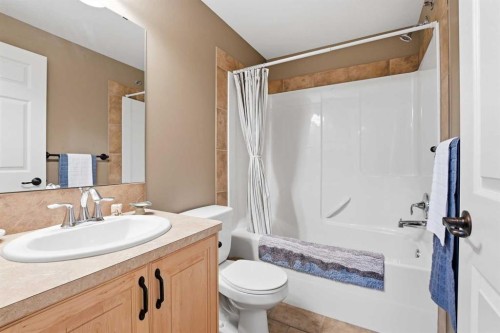 412-69 Ironstone Drive, Red Deer, AB - Indoor Photo Showing Bathroom