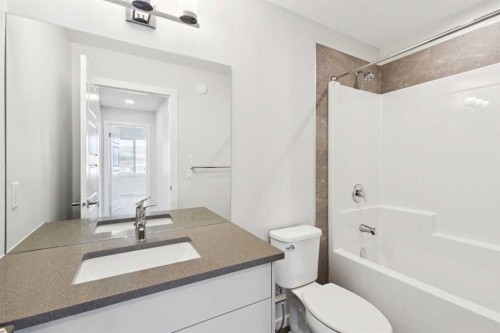 386 Heritage Boulevard, Cochrane, AB - Indoor Photo Showing Bathroom