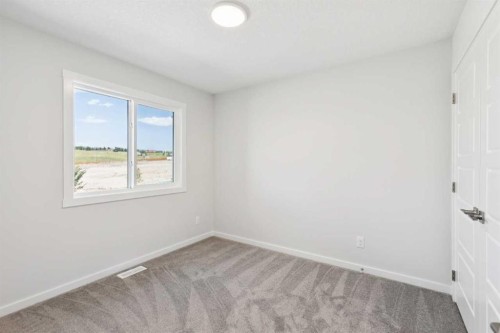 386 Heritage Boulevard, Cochrane, AB - Indoor Photo Showing Other Room