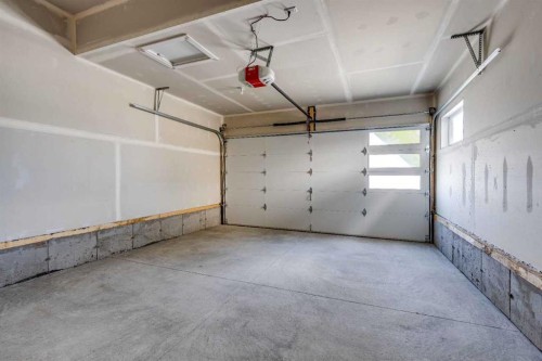 386 Heritage Boulevard, Cochrane, AB - Indoor Photo Showing Garage
