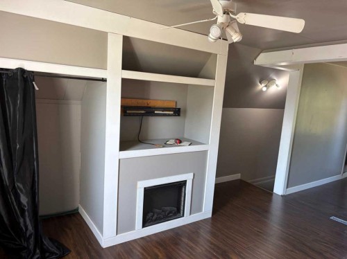 5206 49 Street, Castor, AB - Indoor With Fireplace