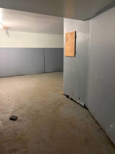 5206 49 Street, Castor, AB - Indoor