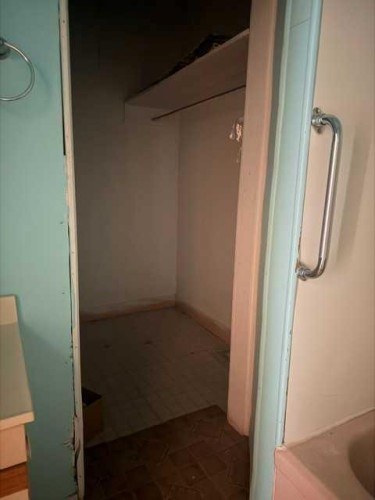 4903 48 Street, Hardisty, AB - Indoor Photo Showing Bathroom