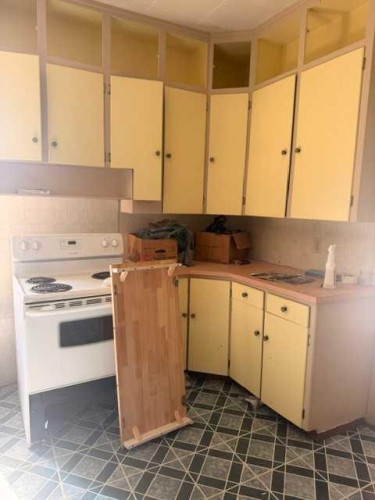 4903 48 Street, Hardisty, AB - Indoor Photo Showing Kitchen