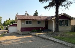36 Grandview Crescent Camrose, AB T4V 2K6