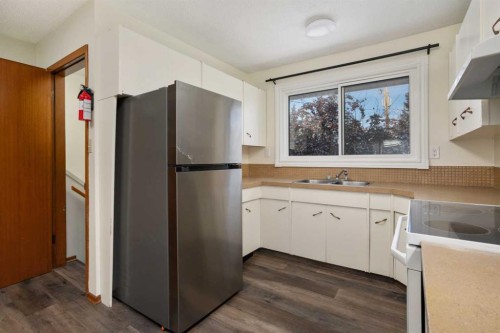 36 Grandview Crescent, Camrose, AB - Indoor Photo Showing Kitchen With Double Sink