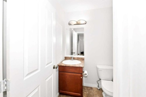 4-6802 50 Avenue, Camrose, AB - Indoor Photo Showing Bathroom