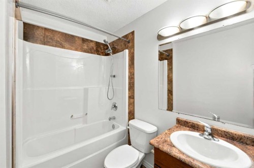 4-6802 50 Avenue, Camrose, AB - Indoor Photo Showing Bathroom