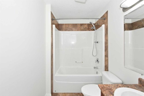 4-6802 50 Avenue, Camrose, AB - Indoor Photo Showing Bathroom