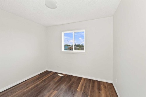 4-6802 50 Avenue, Camrose, AB - Indoor Photo Showing Other Room