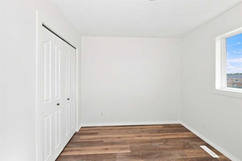 4-6802 50 Avenue, Camrose, AB - Indoor Photo Showing Other Room