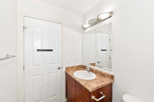 4-6802 50 Avenue, Camrose, AB - Indoor Photo Showing Bathroom
