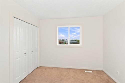 4-6802 50 Avenue, Camrose, AB - Indoor Photo Showing Other Room