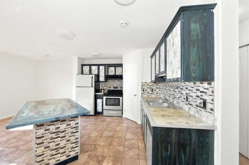4-6802 50 Avenue, Camrose, AB - Indoor Photo Showing Kitchen With Double Sink