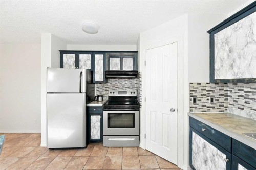 4-6802 50 Avenue, Camrose, AB - Indoor Photo Showing Kitchen