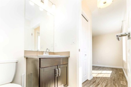 19 Reid Court, Sylvan Lake, AB - Indoor Photo Showing Bathroom