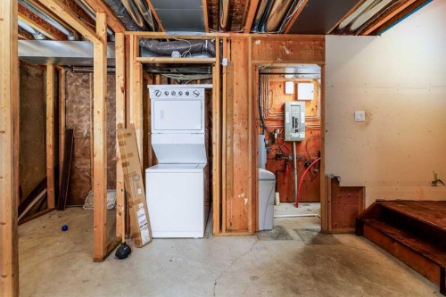 19 Reid Court, Sylvan Lake, AB - Indoor Photo Showing Laundry Room