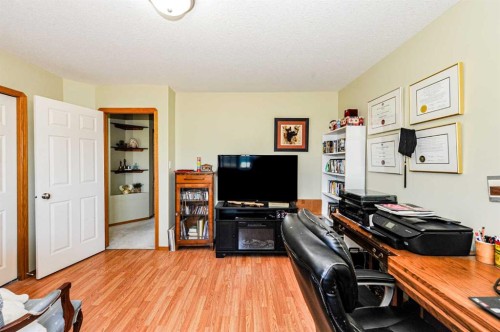 4009 69A Street Close, Camrose, AB - Indoor Photo Showing Office