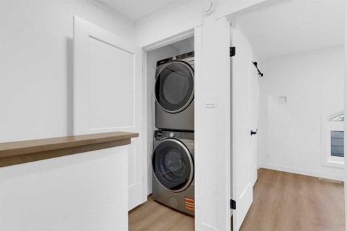 523-608 7 Avenue, Canmore, AB - Indoor Photo Showing Laundry Room