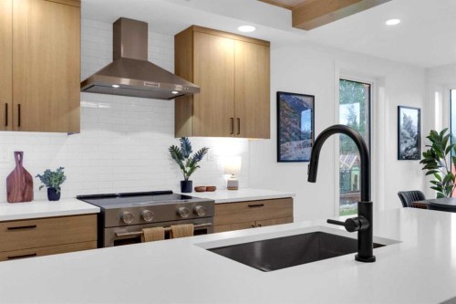 523-608 7 Avenue, Canmore, AB - Indoor Photo Showing Kitchen