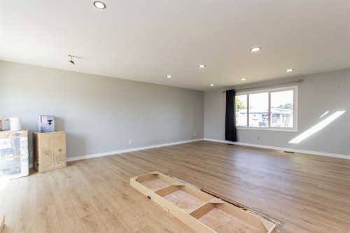 98 Greenham Drive, Red Deer, AB - Indoor Photo Showing Other Room