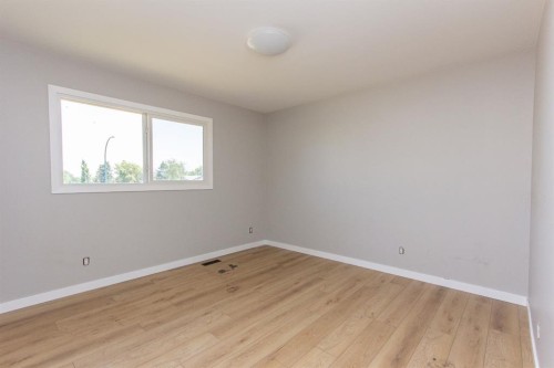 98 Greenham Drive, Red Deer, AB - Indoor Photo Showing Other Room