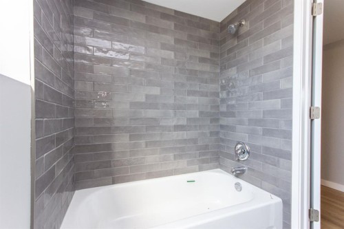 98 Greenham Drive, Red Deer, AB - Indoor Photo Showing Bathroom