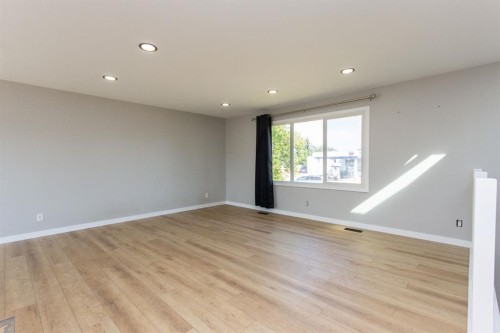98 Greenham Drive, Red Deer, AB - Indoor Photo Showing Other Room