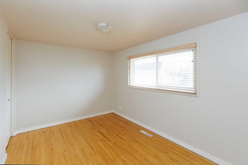 1602-3907 39 Street, Red Deer, AB - Indoor Photo Showing Other Room