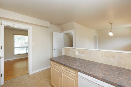 1602-3907 39 Street, Red Deer, AB - Indoor Photo Showing Kitchen