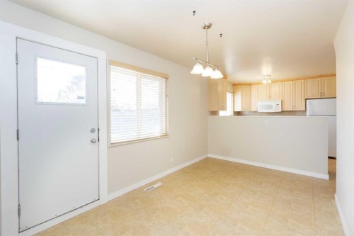 1602-3907 39 Street, Red Deer, AB - Indoor Photo Showing Other Room