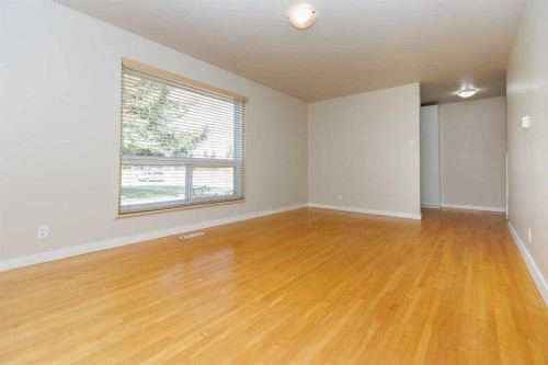 1602-3907 39 Street, Red Deer, AB - Indoor Photo Showing Other Room