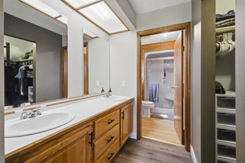 40102 Highway 815, Rural Lacombe County, AB - Indoor Photo Showing Bathroom