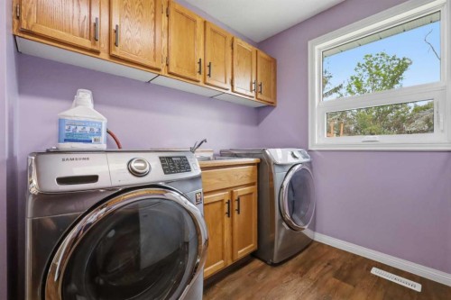 40102 Highway 815, Rural Lacombe County, AB - Indoor Photo Showing Laundry Room