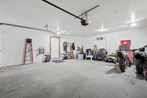 40102 Highway 815, Rural Lacombe County, AB - Indoor Photo Showing Garage