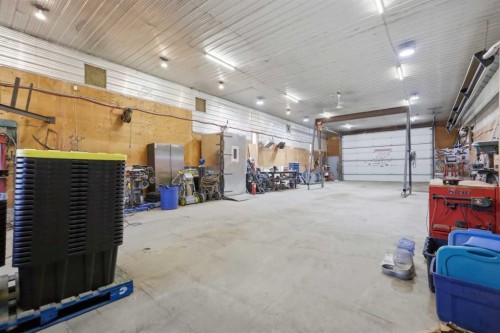 40102 Highway 815, Rural Lacombe County, AB - Indoor Photo Showing Garage
