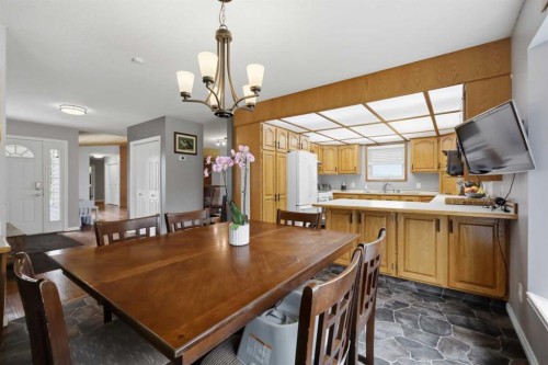 40102 Highway 815, Rural Lacombe County, AB - Indoor Photo Showing Dining Room