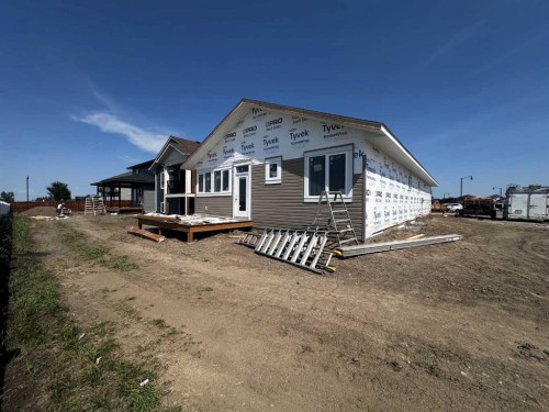 26 Norseman Close, Penhold, AB - Outdoor