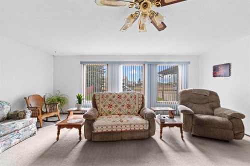 5205 48 Avenue, Sedgewick, AB - Indoor Photo Showing Living Room