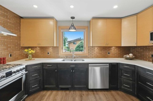 37 Wildrose Street, Rural Lacombe County, AB - Indoor Photo Showing Kitchen With Double Sink With Upgraded Kitchen