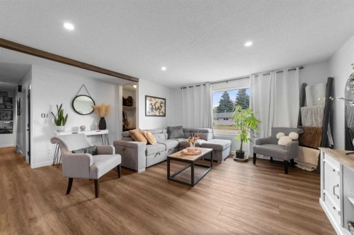 4910 57 Street, Killam, AB - Indoor Photo Showing Living Room