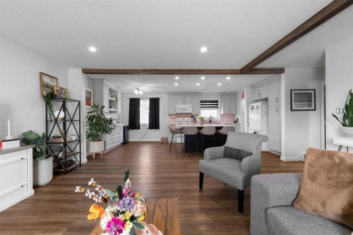 4910 57 Street, Killam, AB - Indoor Photo Showing Living Room