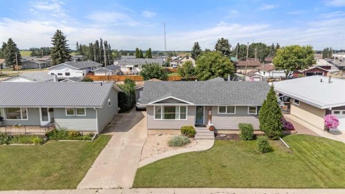 4910 57 Street, Killam, AB - Outdoor With Facade