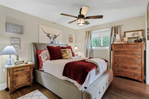 9111 Fairmount Drive Se, Calgary, AB - Indoor Photo Showing Bedroom