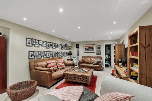 9111 Fairmount Drive Se, Calgary, AB - Indoor Photo Showing Other Room