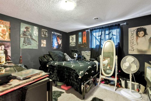 9111 Fairmount Drive Se, Calgary, AB - Indoor Photo Showing Other Room