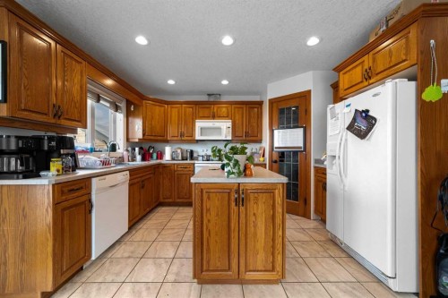 5020A 49 Street, Killam, AB - Indoor Photo Showing Kitchen With Double Sink