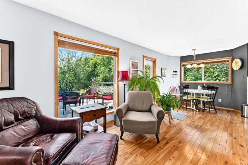 94 Hathaway Lane, Lacombe, AB - Indoor Photo Showing Living Room