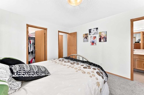 94 Hathaway Lane, Lacombe, AB - Indoor Photo Showing Bedroom